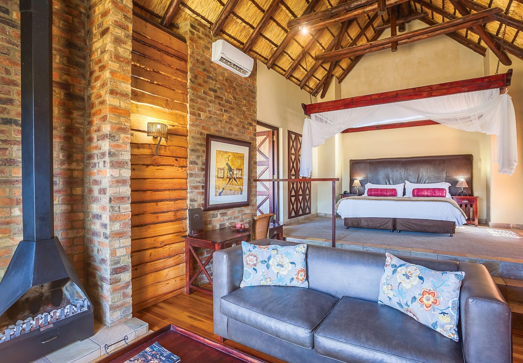 Kloofzicht Lodge & Spa Krugersdorp Exteriör bild The interior of a suite at the Oyster Box