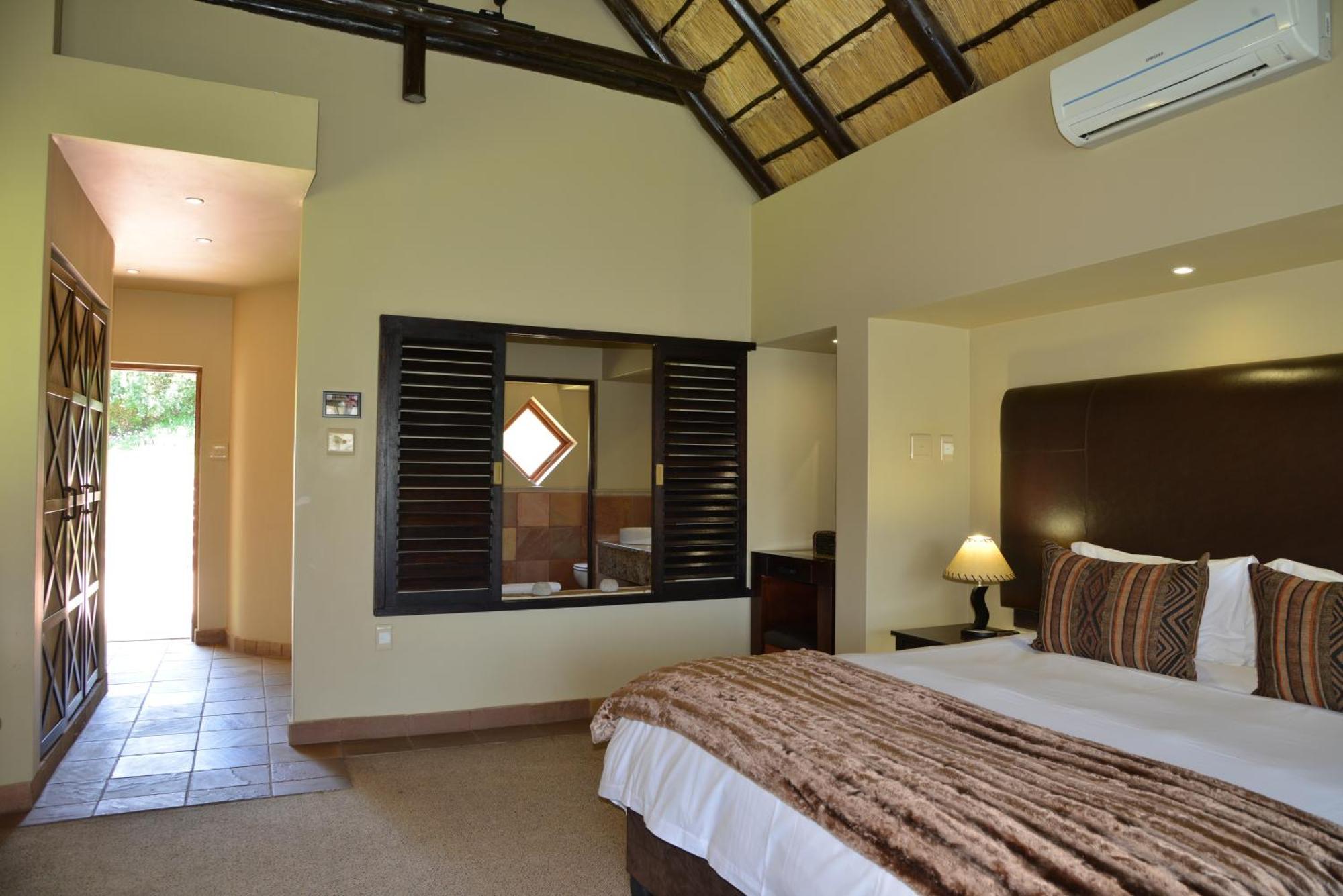Kloofzicht Lodge & Spa Krugersdorp Rum bild A bedroom at the resort