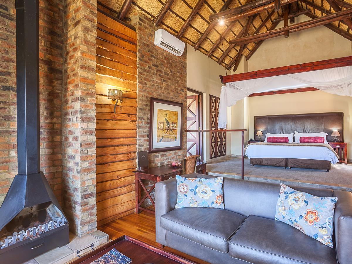 Kloofzicht Lodge & Spa Krugersdorp Exteriör bild Executive Suite at the Oyster Box