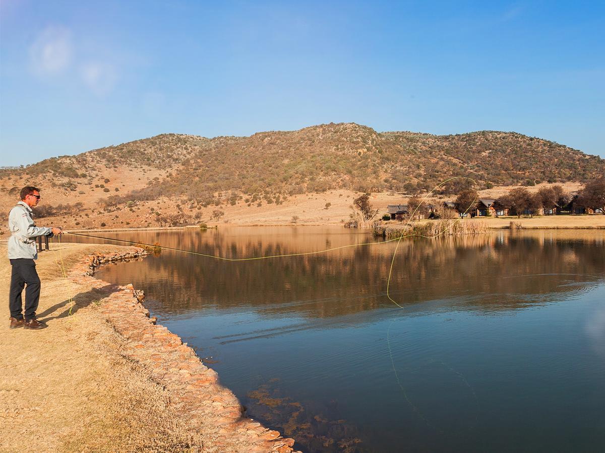 Kloofzicht Lodge & Spa Krugersdorp Exteriör bild View of the dam