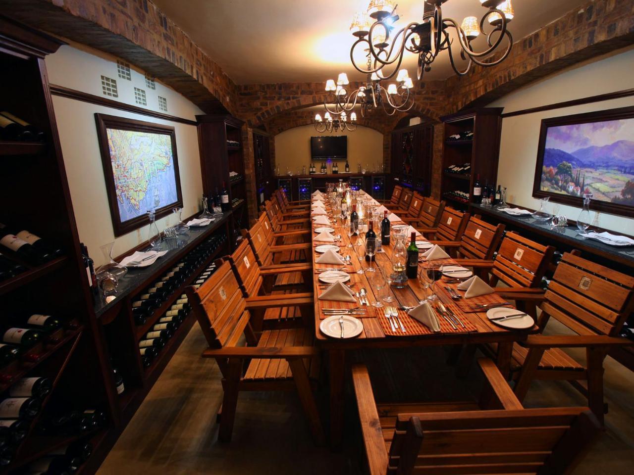 Kloofzicht Lodge & Spa Krugersdorp Exteriör bild Wine tasting room at the winery
